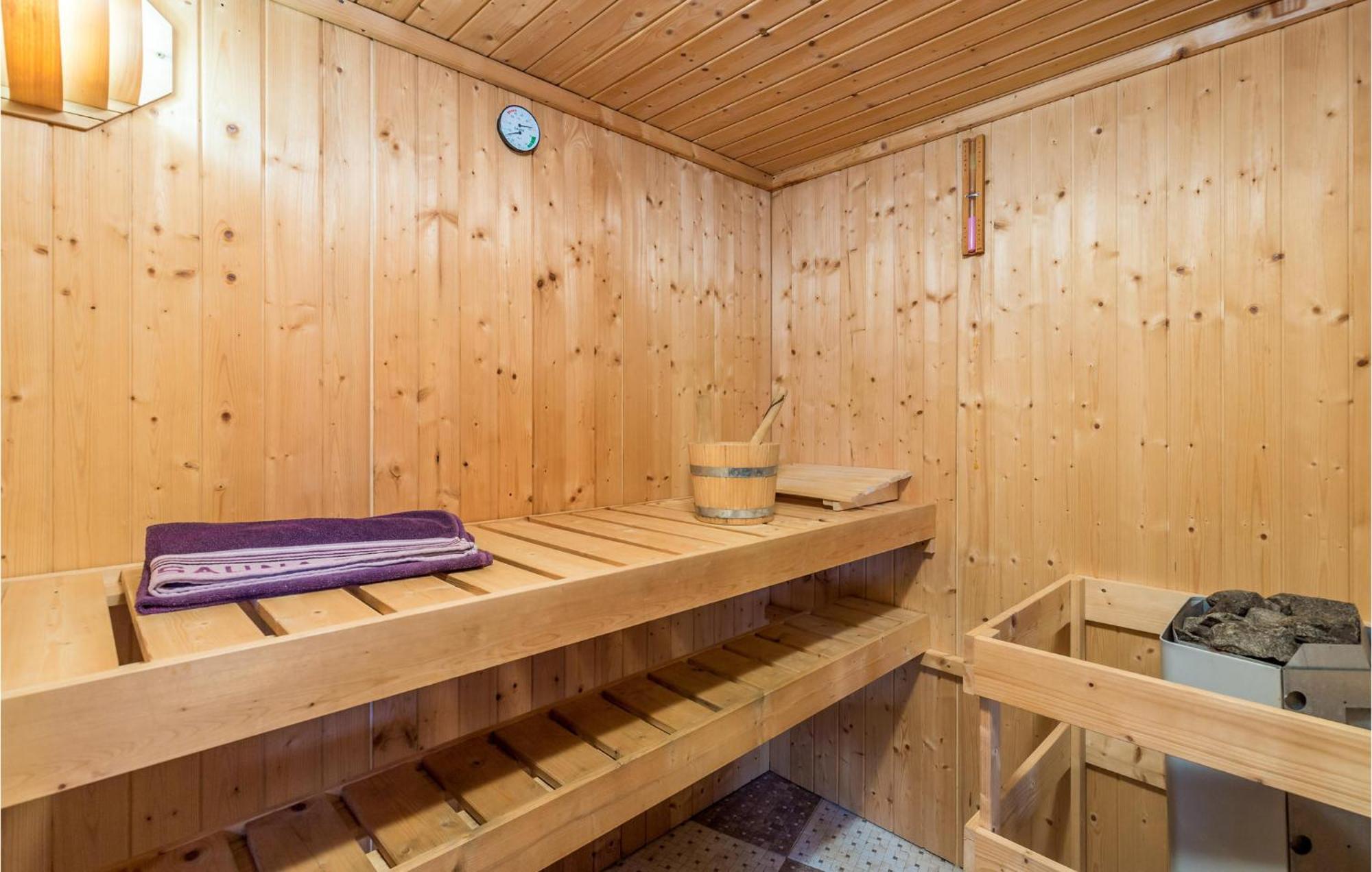 Gorgeous Home In Zgaljici With Sauna ภายนอก รูปภาพ